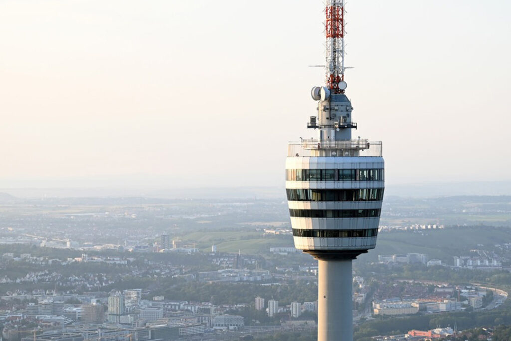 Das Bild zeigt den Stuttgarter Fernsehturm